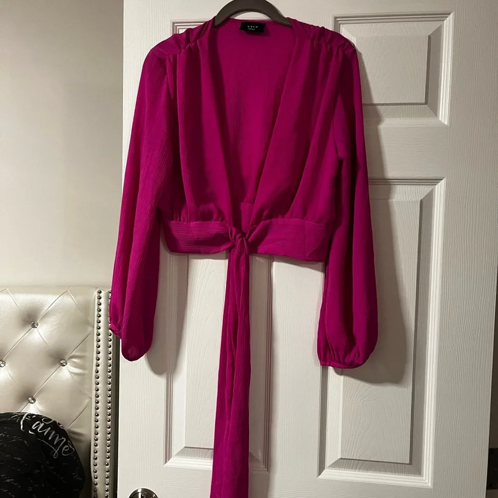 VICI VITTORIA TIE FRONT CROP BLOUSE - size small - Picture 6 of 9